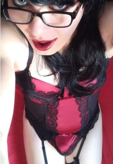 Sexy lingerie loving sissy that wants to give guys boners