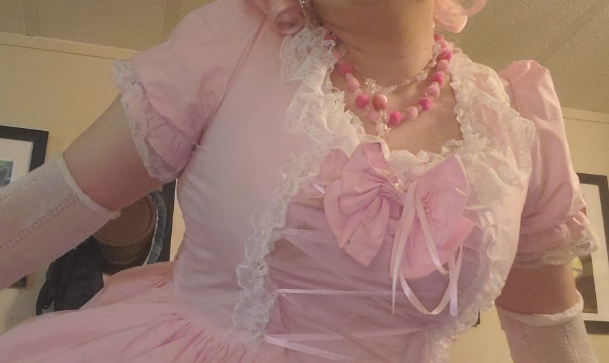 Sissy Rachelle loves pink and cock