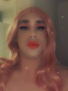 I love sucking cock and being a sissy