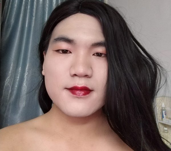 Asian sissy saying hello! 你好