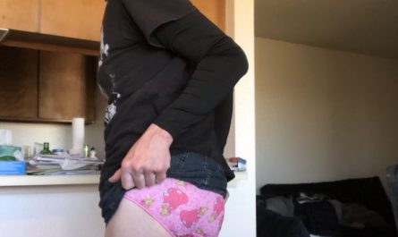 Sissy flashing his panty butt