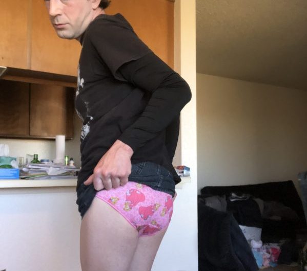 Sissy flashing his panty butt