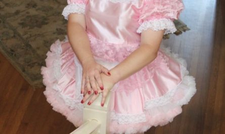 Sissy Maid Rachel is ready to serve!