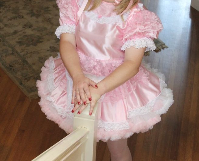 Sissy Maid Rachel is ready to serve!