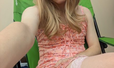 Sissy Confession: I dressed as a girl and sucked cock!
